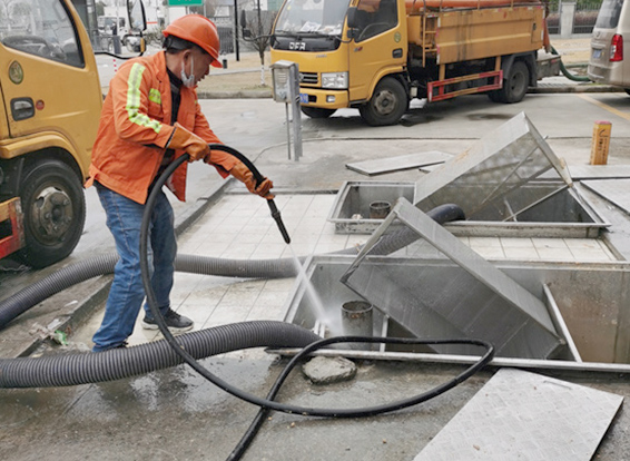 椰林镇隔油池清理